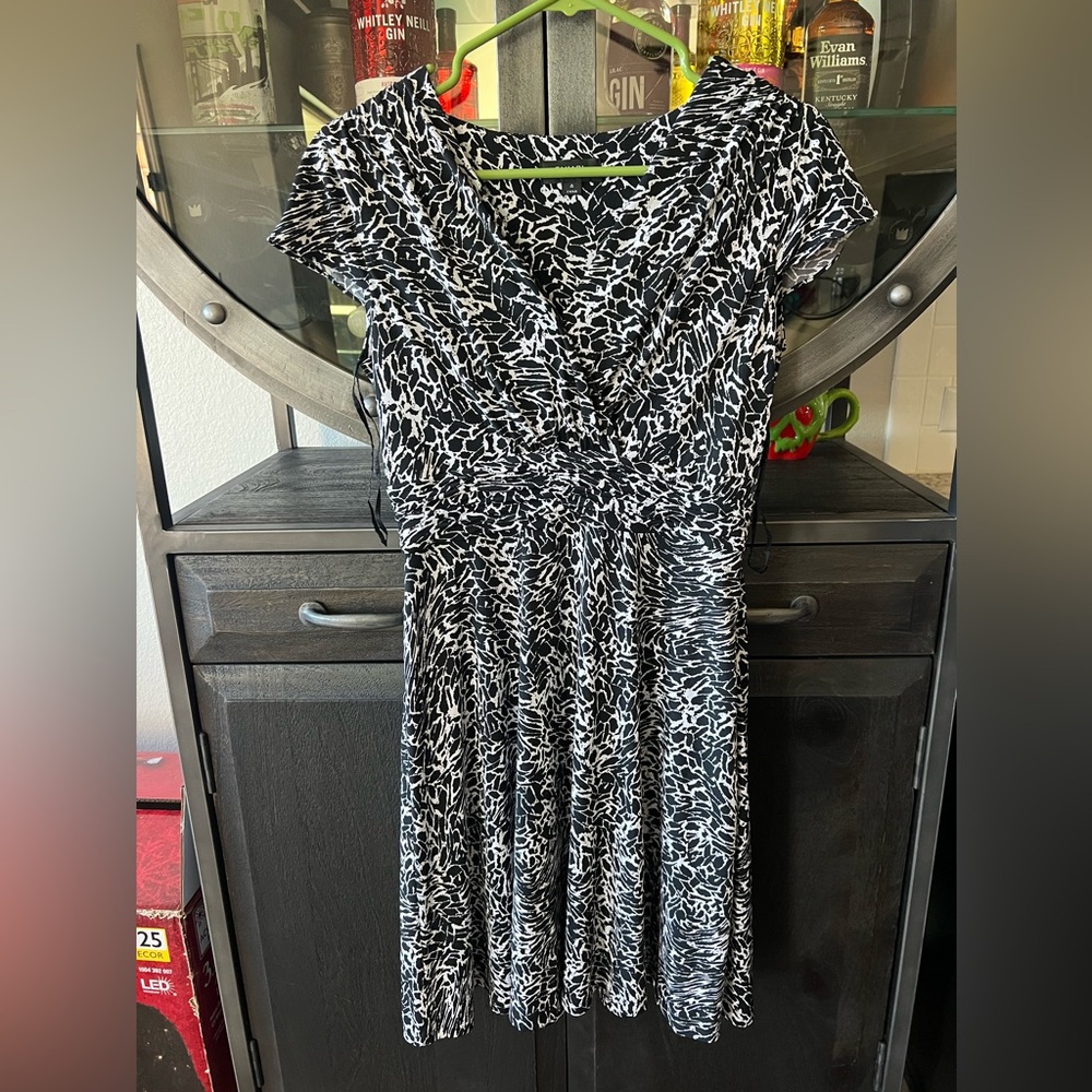 tahari dress. size 4